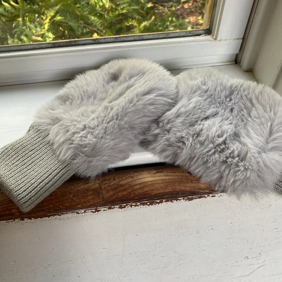 Jocelyn Grey  Faux Fur Fingerless Gloves - Picture 3 of 8